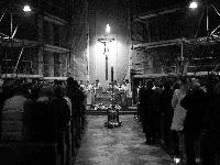 Osterfeier unter Gerüsten: in St. Michael. 	Foto: R. Peters