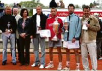 Eines der größten Tennisturniere Bayerns fand an Pfingsten in Ismaning statt: glückliche Gesichter bei der Siegerehrung.	Foto: Verein