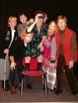 Sechs Damen und ihre Lieblingsbeschäftigung: Die neue Theatergruppe »Olympiadorf«.	 Foto: VA