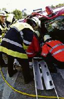 Die Feuerwehr war bei dem schweren Unfall auf dem Innsbrucker Ring gefordert, und musste ein Unfallopfer aus dem Auto herausschneiden. Foto: Feuerwehr