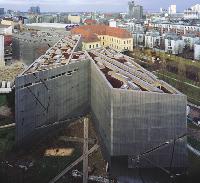 Besuchermagnet: Jüdisches Museum von Daniel Libeskind in Berlin, 1989  1999. 	Foto: Stefan Müller