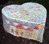Das Mosaik-Herz im Boomerang-Garten.	Foto: Privat