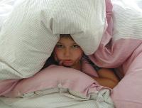 Um acht ist noch keiner wach - zumindest sind Kinder und Jugendliche dann noch weit von ihrem Leistungshöhepunkt entfernt, wie Schlafforscher wissen.	 Foto: Pixelquelle