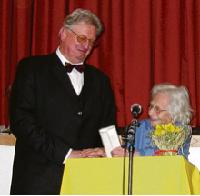 Arno Bock mit seiner Vorgängerin Lotte Wetter (97) bei seiner Verabschiedung.	 Foto: Privat