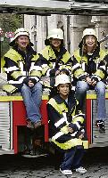 Verstärkung für die Münchner Feuerwehr: die Mädls am »Girls Day 2006«.	 Foto: Feuerwehr