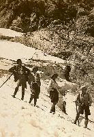 Horváth um 1925 mit Freunden bei einer Bergwanderung am Hölltalferner.	 Foto: Monacensia