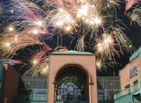 Mit einem gigantischen Feuerwerk begrüßt das pep am 10. Juni die Eröffnung der Fußballweltmeisterschaft in Deutschland.