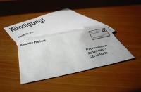Wie es aussieht, werden 1.200 Mitarbeitern der Postbank bis Ende 2007 Kündigungsschreiben ins Haus flattern. 	Foto: Archiv