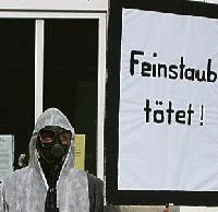 Anfang des letzten Jahres bewegte das Thema Feinstaub die Münchner  manche demonstrierten das drastisch.	 Foto: ödp