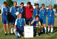 Neun Sieger, ein Pokal und eine Ehrenurkunde: Die D1-Jugend der FT Gern.	Foto: Verein