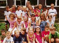 Da freuen sich die Kinder der Grundschule an der Jenaer Straße: Ihr Pavillon, in dem sie mittags betreut werden, bleibt ihnen erhalten – vorerst. Foto: ras