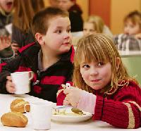 Warmes Essen und helfende Hände: In der »Arche« in Moosach sollen sich Kinder wie zu Hause fühlen. Beziehungsweise: besser als zu Hause.	 Foto: Arche