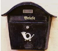In Deutschlands Dörfern gibt es möglicherweise bald keine Briefmarken mehr zu kaufen. Die Briefkästen dürften daher künftig leer bleiben. Foto: Pixelquelle