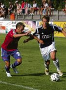 Er machte das Tor des Tages: Marcel Maison (re.) schoss den FC Ismaning in Heimstetten in die nächste Pokalrunde.	 Foto: ba