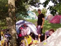 Auf der Radltour nach Italien einen Zwischenstopp einlegen und im Jugendfreizeitcamp »The Tent« übernachten: Für Thomas Hayward und seine Freunde aus England ideal. Doch nicht alle Camper blieben zur Wiesn-Zeit friedlich.Foto: ras