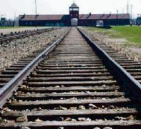 Sinnbild des Grauens: die Bahngleise, die direkt in das Vernichtungslager Auschwitz führten.	 Foto: VA