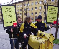 Wütend über die Pläne ihres Arbeitgebers: Münchner Postboten. 	Foto: verdi