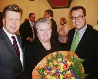 Bogenhauser Stadtrat Robert Brannekämper (li.) mit der Jubilarin Eva Caim und dem Vorsitzenden der CSU-Stadtratsfraktion Josef Schmid. 	Foto: VA