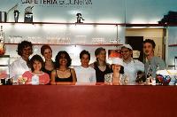 Lucas (Mitte) und das Team der Cafeteria »Conviva« im Gasteig: Neun Behinderte haben hier die Chance auf einen Job in der freien Wirtschaft.	Foto: cba