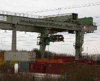 Einen Containerbahnhof wie er in Riem zu finden ist, will die Gemeinde Feldkirchen nun mit allen Mitteln verhindern.  Foto: wei