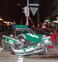 Über 50.000 Euro Sachschaden beim Unfall der Polizei in der Augustenstraße.Foto: Polizei