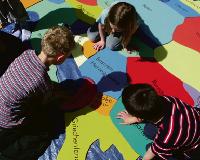 Bei einem Mitmachspiel können Kinder Europa kennenlernen. Foto: VA