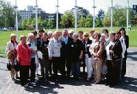 Herbert Frankenhauser mit den Teilnehmerinnen der Reisegruppe in Straßburg. 	Foto: VA