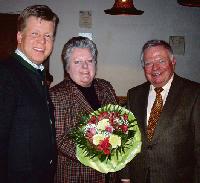 Der Kreisvorsitzende und Stadtrat Robert Brannekämper (li.), Eva Caim und der bisherige Ortsvorsitzende Reinhard Mengele. Foto: VA