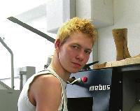 Für Steve Urban, 19 Jahre, die Chance zum Traumberuf: Er wird im BBW zum Orthopädie-Schuhmacher ausgebildet.Foto: aha