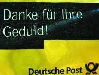 Danke für Ihre Geduld: Für Werbebroschüren gibt die Deutsche Post zig Millionen Euro aus; wenn es allerdings darum geht, ihren Azubis eine Zukunftsperspektive zu bieten, schnallt sie den Gürtel enger. Bild: Archiv