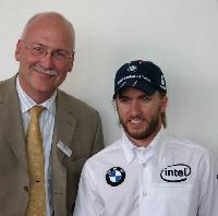 Gastgeber und Formel-1-Star: Wolfgang Kropp, Centermanager der Riem Arcaden, neben Nick Heidfeld.	 Foto: wei
