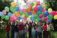 Zur Belohnung für ihre Planungsarbeit am Haidenaupark wurden die Grundschüler belohnt und ließen symbolisch Luftballons steigen.	Foto: ks