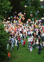 Nicht zu übersehen: Die Grundschule 2 in Neufahrn feierte ihr 30-jähriges Bestehen mit einem riesigen Sommerfest. 	Foto: VA