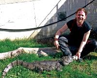 Dr. Markus Baur mit einem seiner Krokodile. Foto: Privat