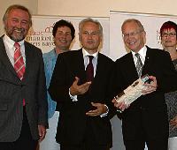 Staatsminister Erwin Huber überreichte an Memmingens OB Dr. Ivo Holzinter, den City- und Stadtmarketingpreis, die Laudatio erfolgte durch Josef Schüller, ECE Projektmanagement.