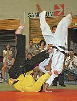 Die Hartecker Judokas kämpfen freundschaftlich für eine gute Sache. 	Foto: Verein