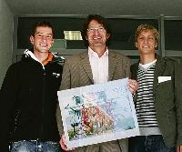 Christian Lichtenberg und Julian Steinmeyer bedankten sich bei Anzeigenleiter Ernst Kreisl (Mitte) für die hervorragende Zusammenarbeit. Foto: ak
