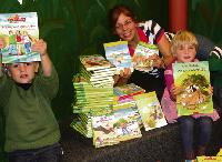 Ein Renner sind die neuen, von Schwabingern mitfinanzierten Kinderbücher in der Stadtbibliothek in der Hohenzollernstraße. Foto: VA