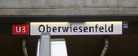 Zahlreiche Bürger warteten auf die Eröffnug der neuen Bahnhöfe Oberwiesenfeld und Olympia-Einkaufszentrum (oben). Foto: ras, Baureferat