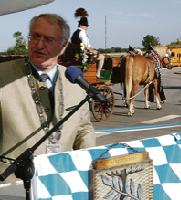 24 Jahre sind noch lange nicht genug: Der 68-jährige Helmut Englmann möchte Aschheimer Bürgermeister bleiben. Foto: ba