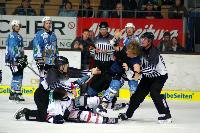 "Solche Szenen haben im Eishockey nichts zu suchen,  wütete Winkler beim Spiel gegen die Falken. Foto: hh-muc