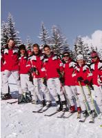 Die Skilehrer des TSV Milbertshofen bringen jedem den »weißen Sport« bei. 	Foto: Verein