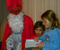Ganz großer Moment für viele kleine Schwabinger: der Nikolaus kommt in die Seidlvilla.Foto: VA