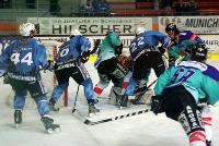 Beim Spiel gegen Essen schenkte sich der EHC München nichts; doch am härtesten von allen Männern auf dem Eis agierte das "Streifenhörnchen". Foto: hh-muc