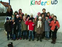 Kleine Spender ganz groß  Schulkinder aus der Grundschule an der Haldenbergerstraße zu Besuch in der »Arche«. 	Foto: Privat