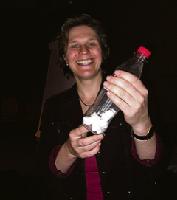 18 Stück Würfelzucker in einem halben Liter Cola: Ernährungswissenschaftlerin Susanne Wendel hält am WHG einen Vortrag.	 Foto: Arnowski