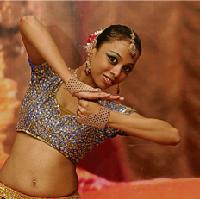Die Familiengeschichte von Star-Choreographin Vaibhavi Merchant ist Vorlage von »Bollywood  The Show«. Von ihr stammen auch die Tanzszenen. F.: VA