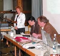 Marina Achhammer berichtete in Vertretung von Klaus Bode. 	Foto: Stocker