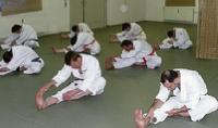 Dehnen gehört selbstverständlich zu einer wichtigen Übung beim Jiu-Jitsu.Foto: VA