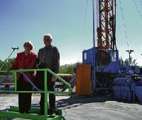 Erste Bürgermeisterin Hannelore Gabor und Daniel Klotz, Geschäftsführer der AR Recycling und Motor der »Energie-Wende Garching«.	Foto: Stadt Garching